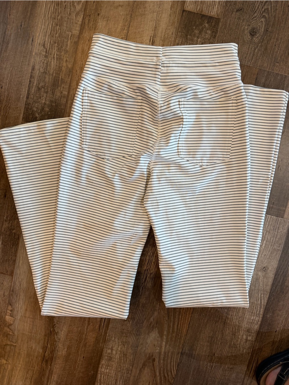 HALARA Women's Ankle Cropped Striped Flare Pants - White & Navy s am